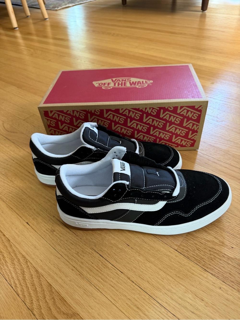 CRUZE 3.0 Vans Black and White Low Top Skate Sneakers